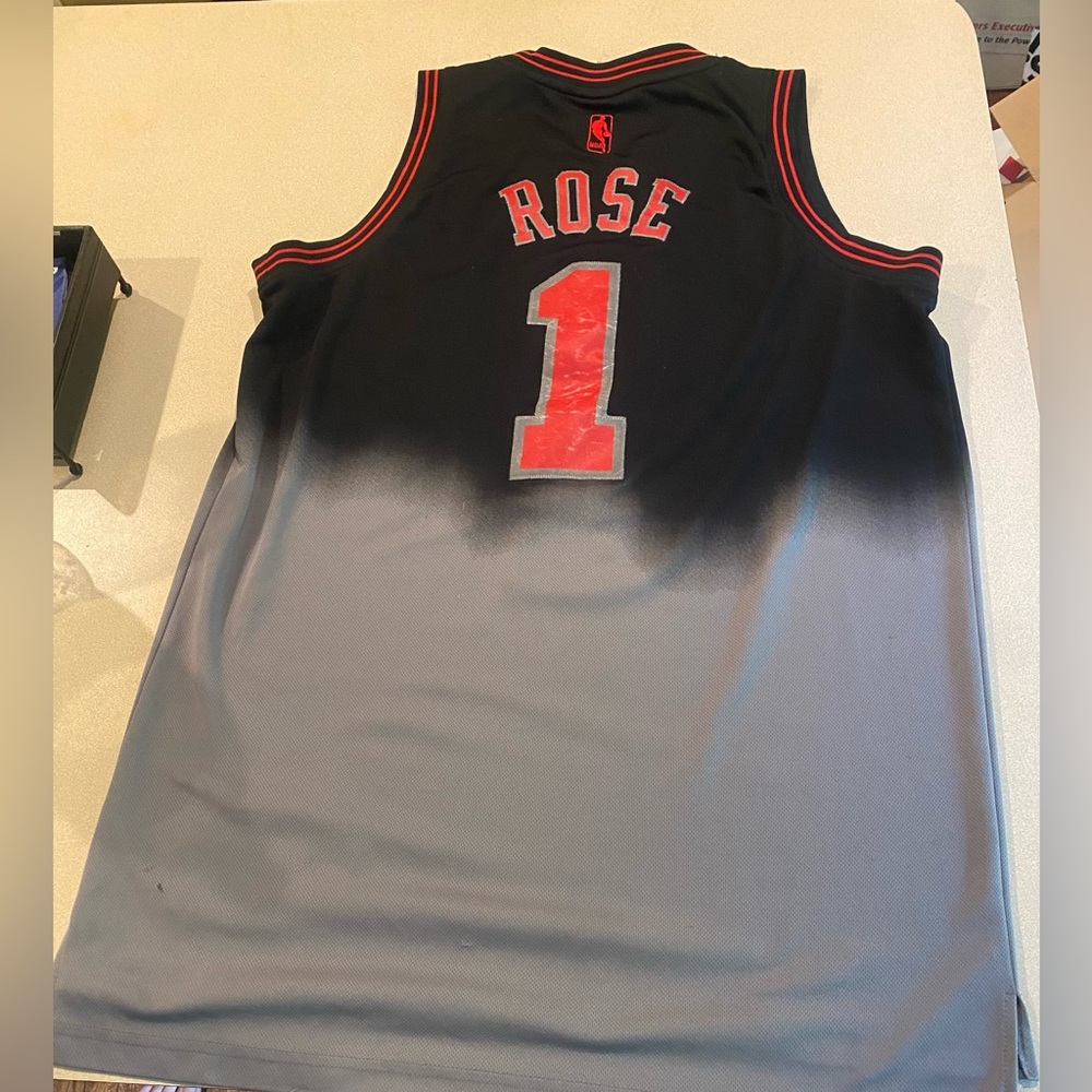 Adidas 1999 Derrick Rose Chicago Bulls Jersey Medium